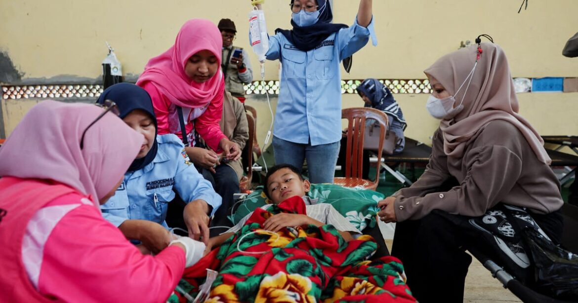 mais-de-9.000-criancas-na-indonesia-tiveram-intoxicacao-alimentar-causada-por-refeicoes-escolares-em-2025