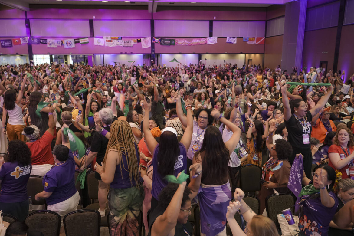 conferencia-inclui-aborto-como-diretriz-para-plano-de-politicas-para-mulheres