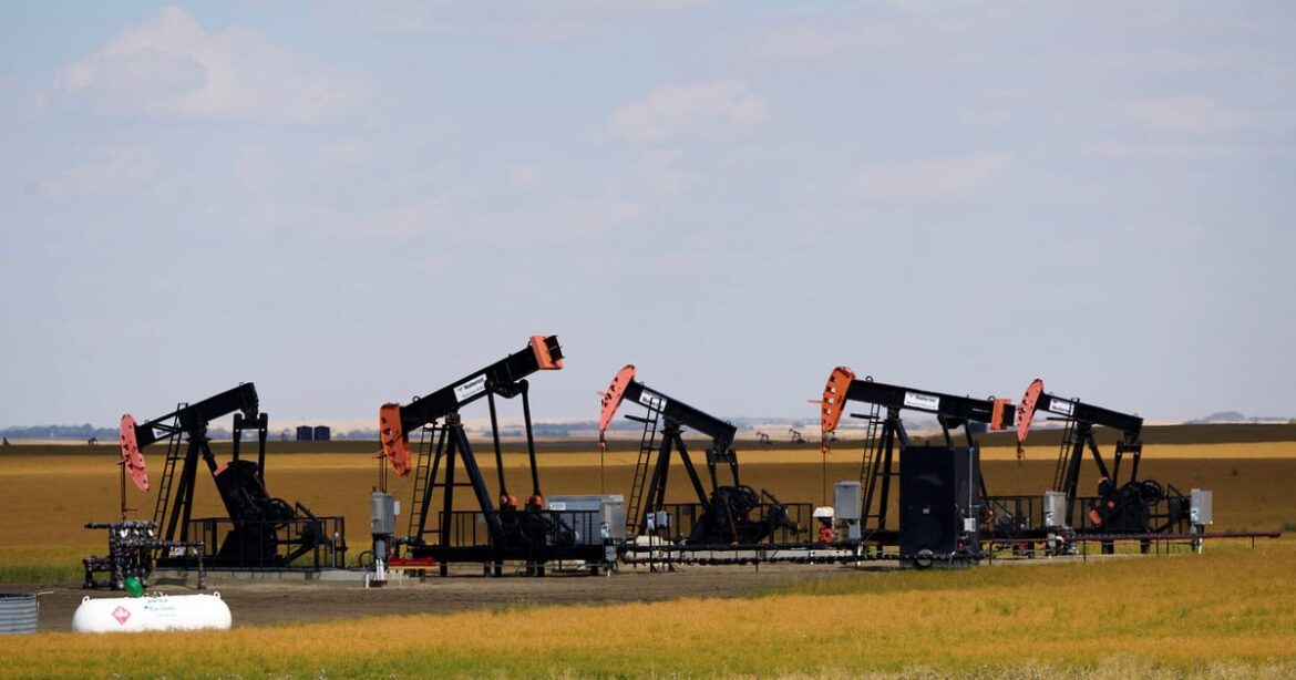 petroleo-cai-2%-para-minimas-de-quatro-meses-por-preocupacoes-com-excesso-de-oferta