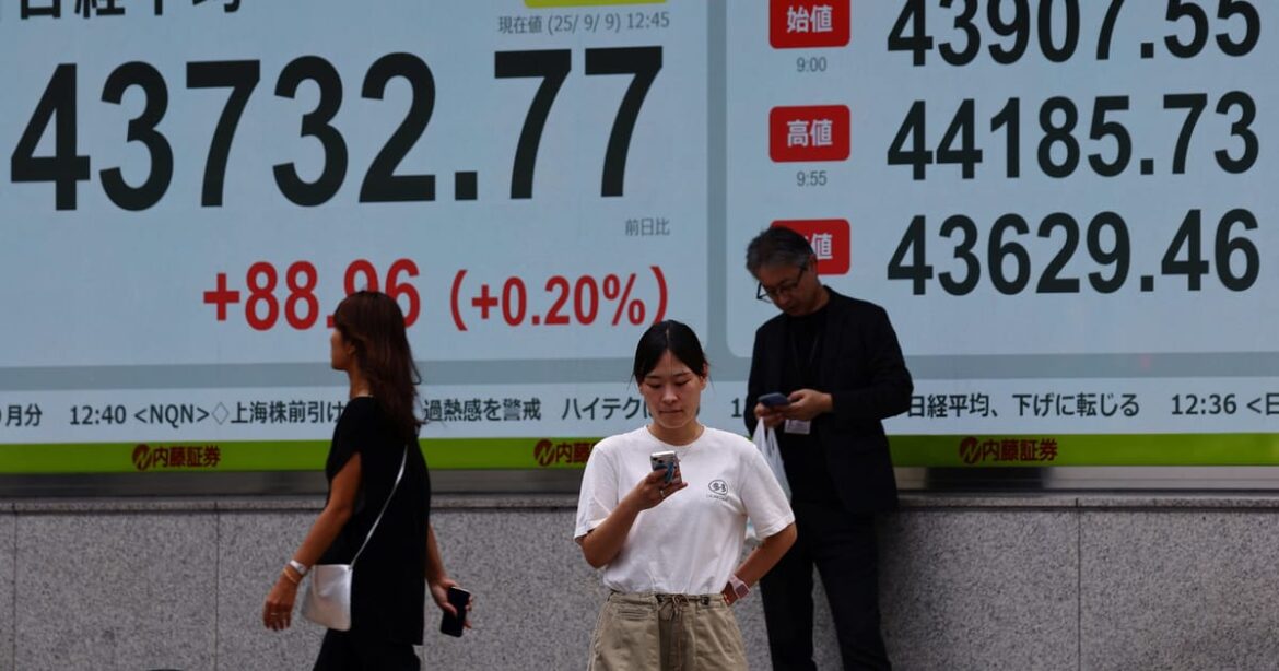 nikkei-interrompe-sequencia-de-quatro-dias-de-quedas-com-impulso-de-acoes-relacionadas-a-chips