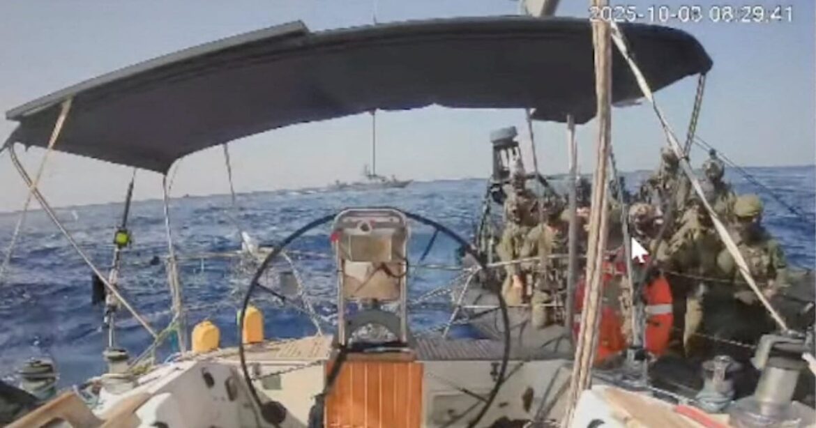 israel-intercepta-ultimo-barco-da-flotilha-com-ajuda-a-gaza,-dizem-organizadores