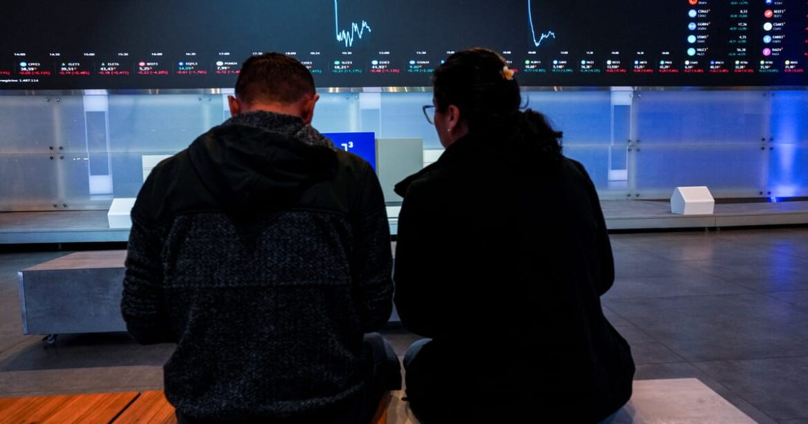ibovespa-fecha-com-alta-discreta-endossada-por-embraer-e-weg