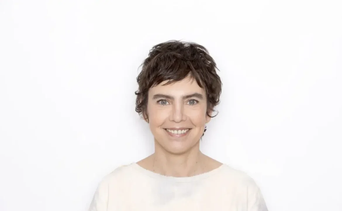 adriana-calcanhotto:-60-anos-de-poesia,-musica-e-reinvencao