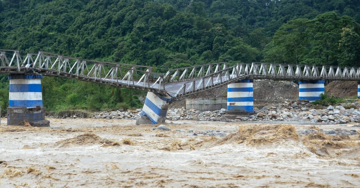 chuvas-fortes-provocam-inundacoes-e-deslizamentos,-matam-dezenas-de-pessoas-na-india-e-no-nepal