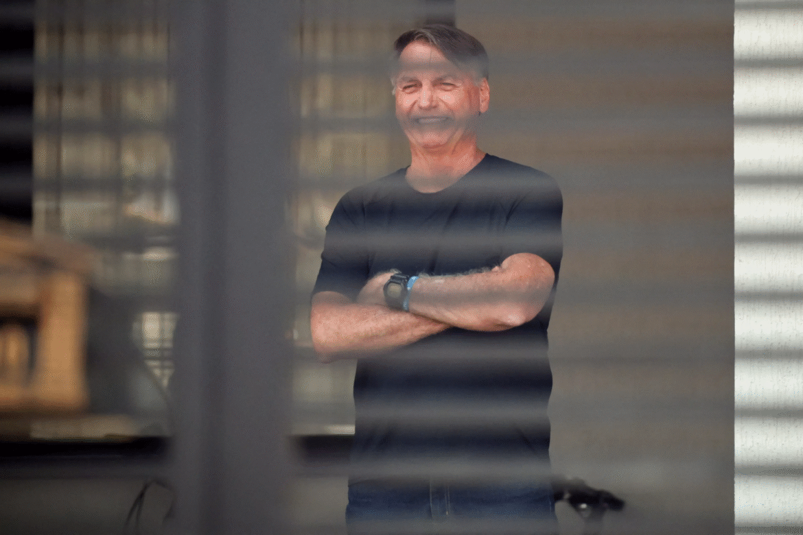 os-passatempos-de-bolsonaro-em-dois-meses-de-prisao-domiciliar