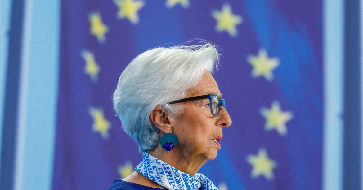 ue-precisa-seguir-a-lei-ao-usar-ativos-russos-congelados-para-ajudar-ucrania,-diz-lagarde
