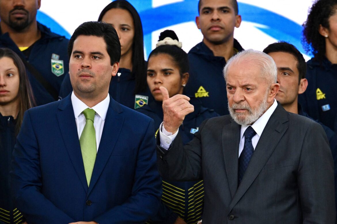 fufuca,-pressionado-a-pedir-demissao-de-ministerio,-promete-apoio-a-lula-em-2026