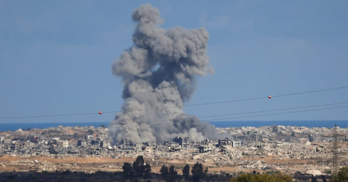forcas-israelenses-bombardeiam-gaza-no-aniversario-da-guerra,-catar-diz-que-plano-de-trump-exigira-trabalho