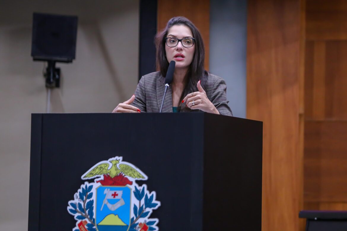 a-fraude-dos-consignados-em-mt-e-infinitamente-maior-do-que-a-fraude-do-inss,-diz-janaina-riva