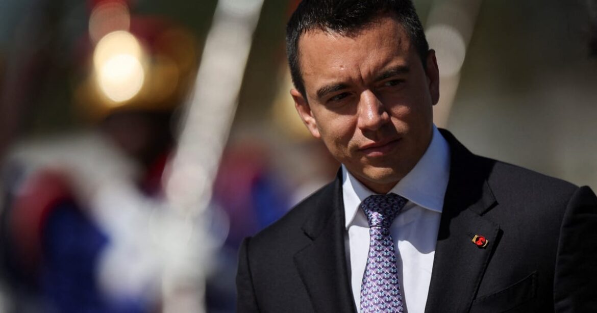 equador-detem-cinco-pessoas-apos-ataque-ao-carro-do-presidente-noboa,-diz-ministra