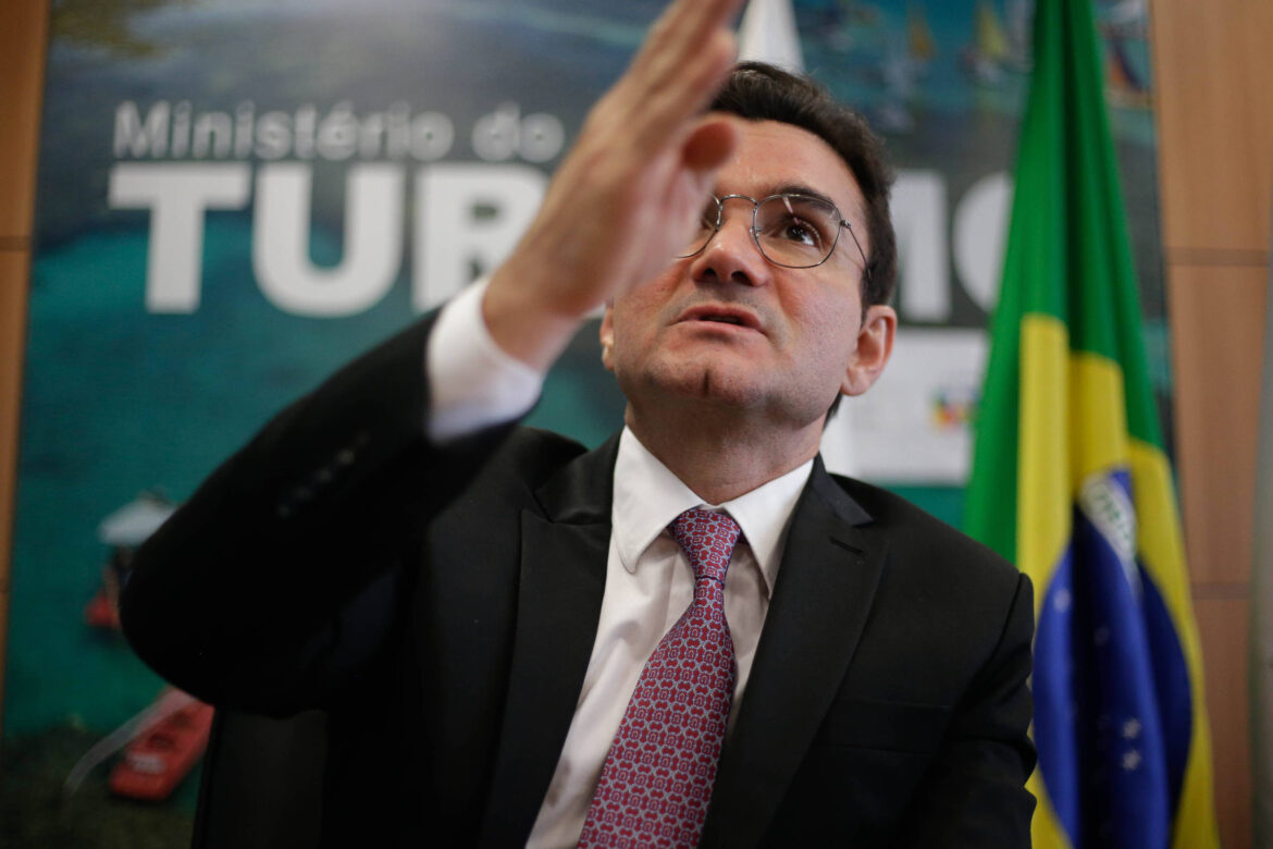 uniao-brasil-abre-processo-de-expulsao-contra-sabino-apos-ministro-decidir-ficar-no-governo-lula