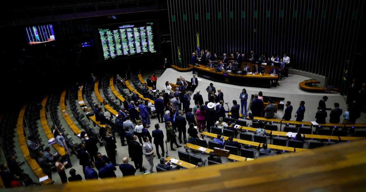 preocupados,-governo-e-aliados-tentam-articular-votacao-da-mp-da-taxacao-e-reclamam-de-‘sabotagem’-da-oposicao-e-centrao