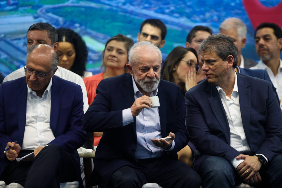 genial/quaest:-lula-sustenta-lideranca-e-venceria-todos-os-adversarios-em-2o-turno