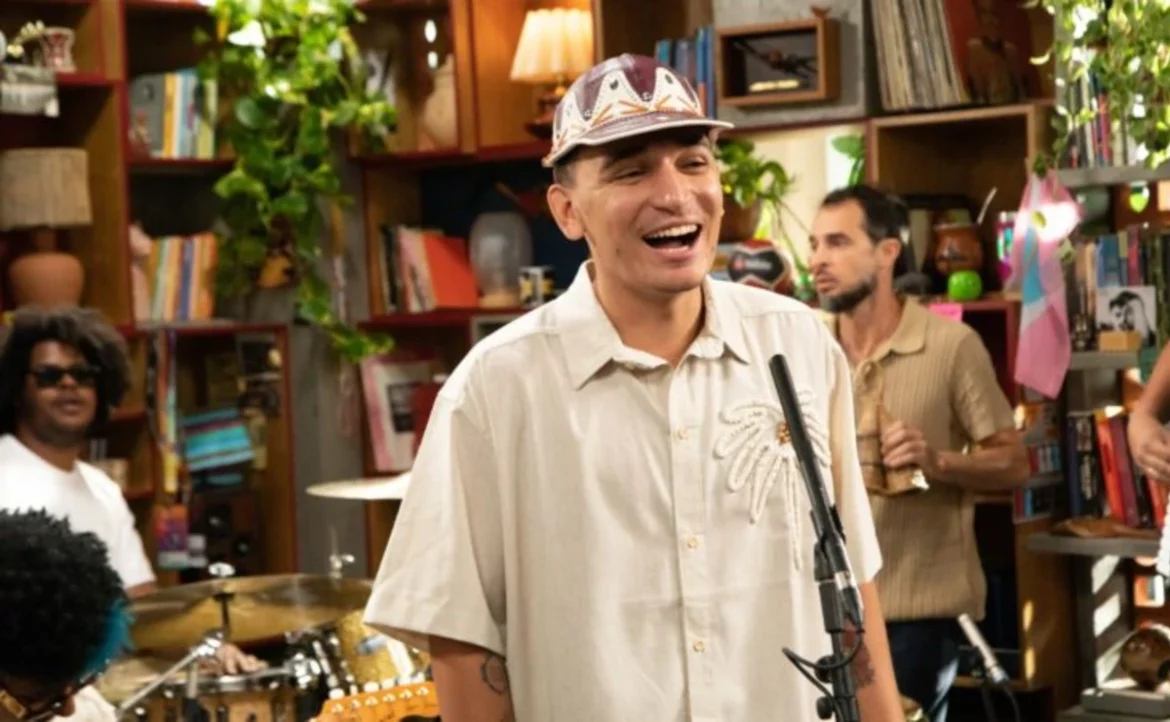 joao-gomes-faz-historia-no-tiny-desk-brasil-e-homenageia,-indiretamente,-o-dia-do-nordestino