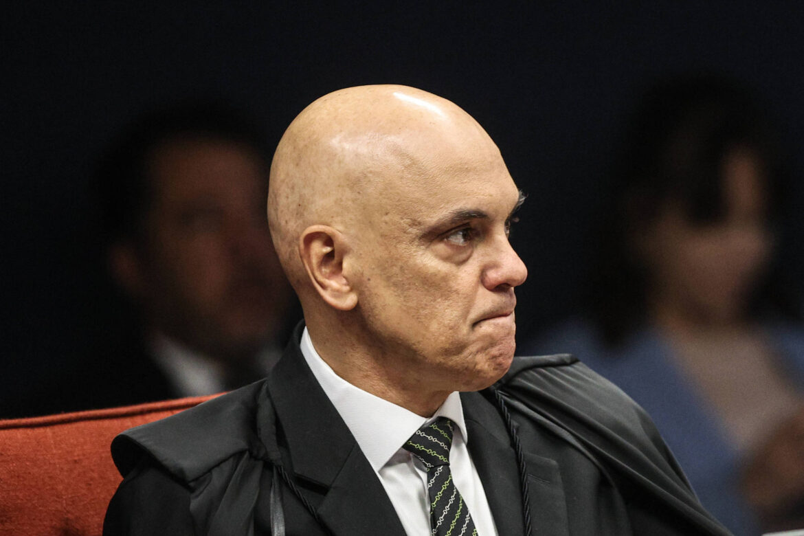 moraes-da-24h-para-advogado-de-filipe-martins-apresentar-defesa-final-sobre-trama-golpista