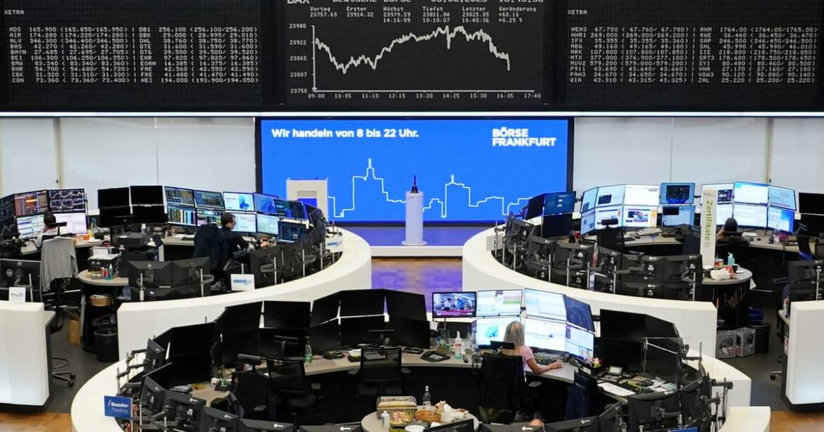 novas-ameacas-tarifarias-de-trump-derrubam-stoxx-600-para-perda-semanal-com-queda-de-ultima-hora