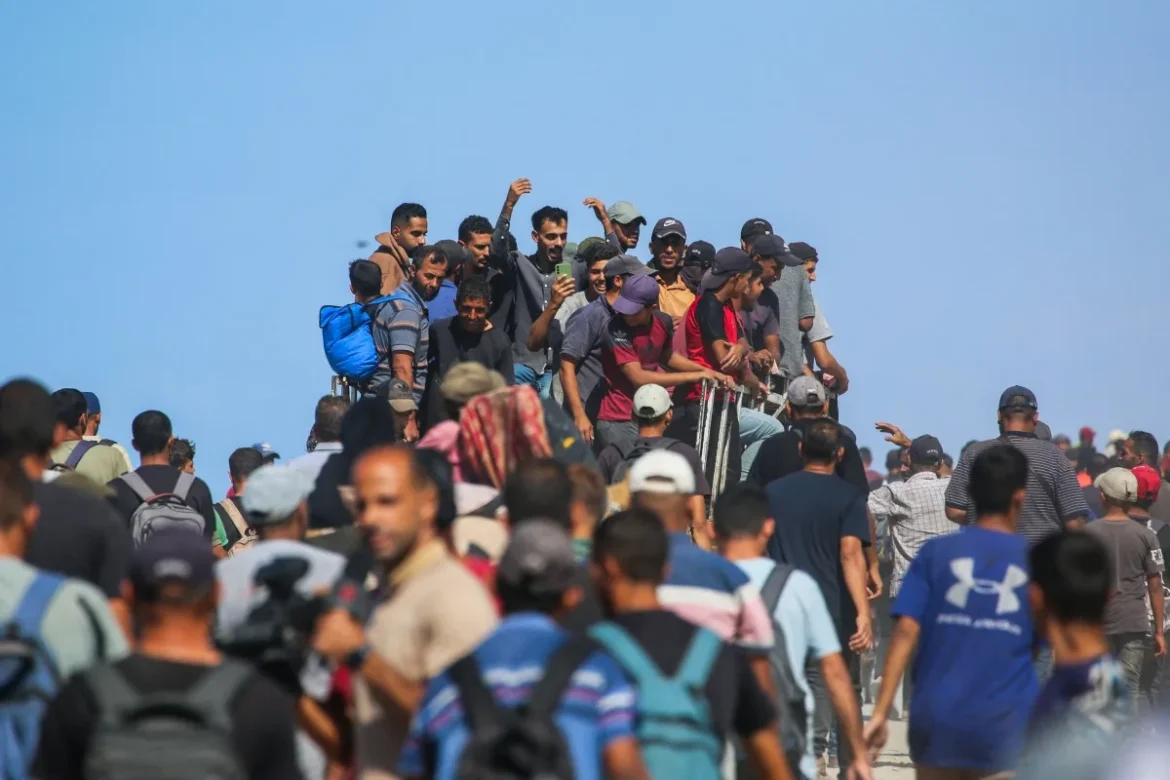 milhares-de-palestinos-se-deslocam-ao-norte-de-gaza-apos-acordo-de-cessar-fogo
