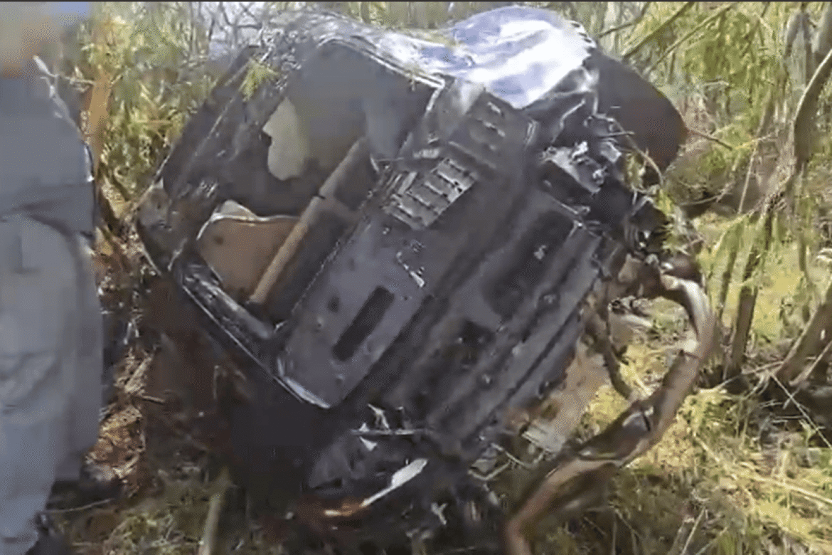 video:-porsche-fica-destruido-apos-cair-em-barranco-no-interior-de-sp