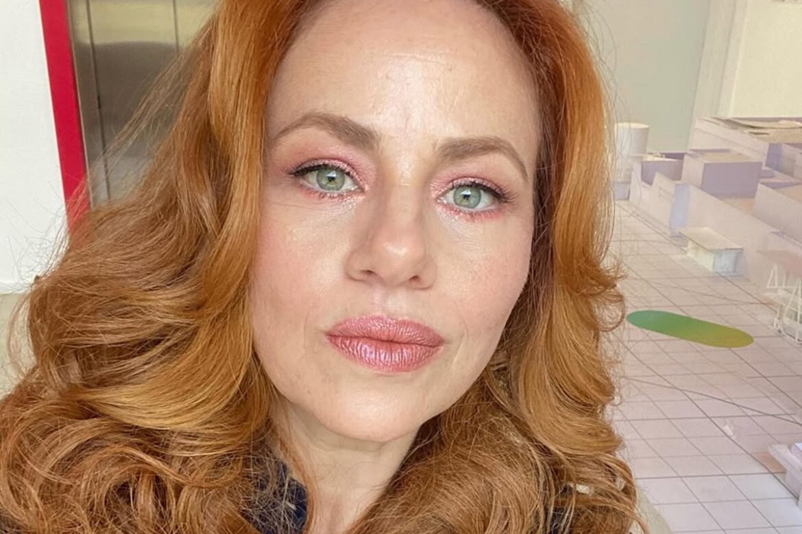 karine-teles-sai-em-defesa-de-manuela-dias-e-faz-balanco-de-vale-tudo
