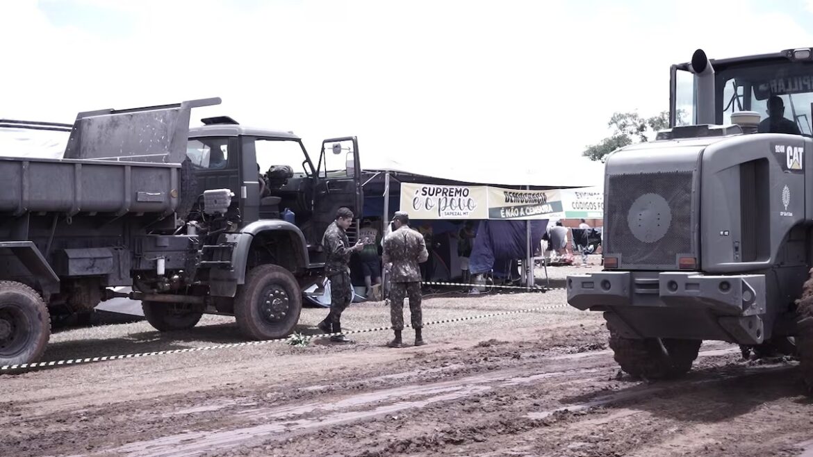 video:-exercito-ajudou-a-preparar-terreno-para-acampamento-golpista-apos-derrota-de-bolsonaro
