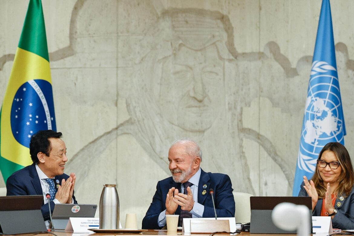 em-roma,-lula-diz-que-e-hora-de-colocar-os-pobres-no-orcamento