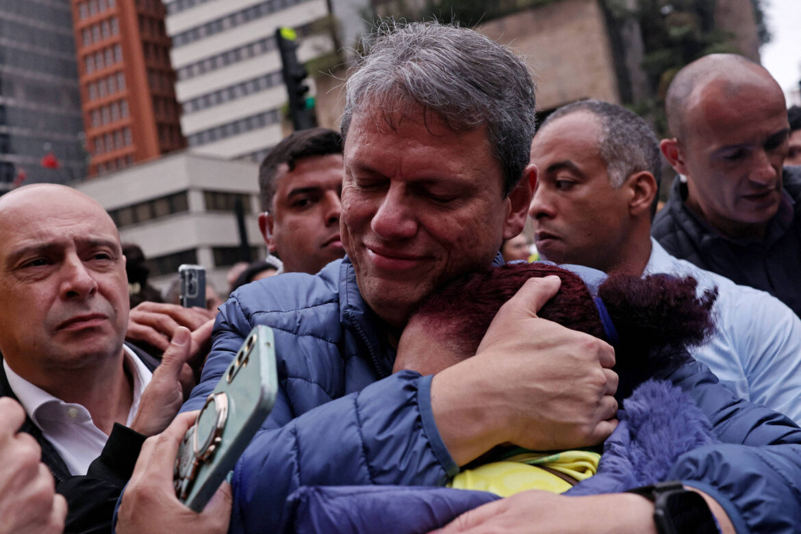 ambiguidade-de-tarcisio-deve-se-estender-por-2026,-dizem-especialistas