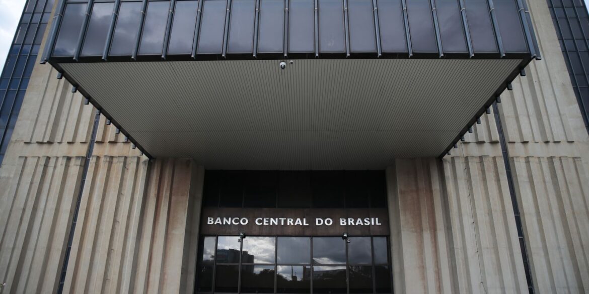 mercado-financeiro-reduz-para-4,72%-previsao-de-inflacao-em-2025