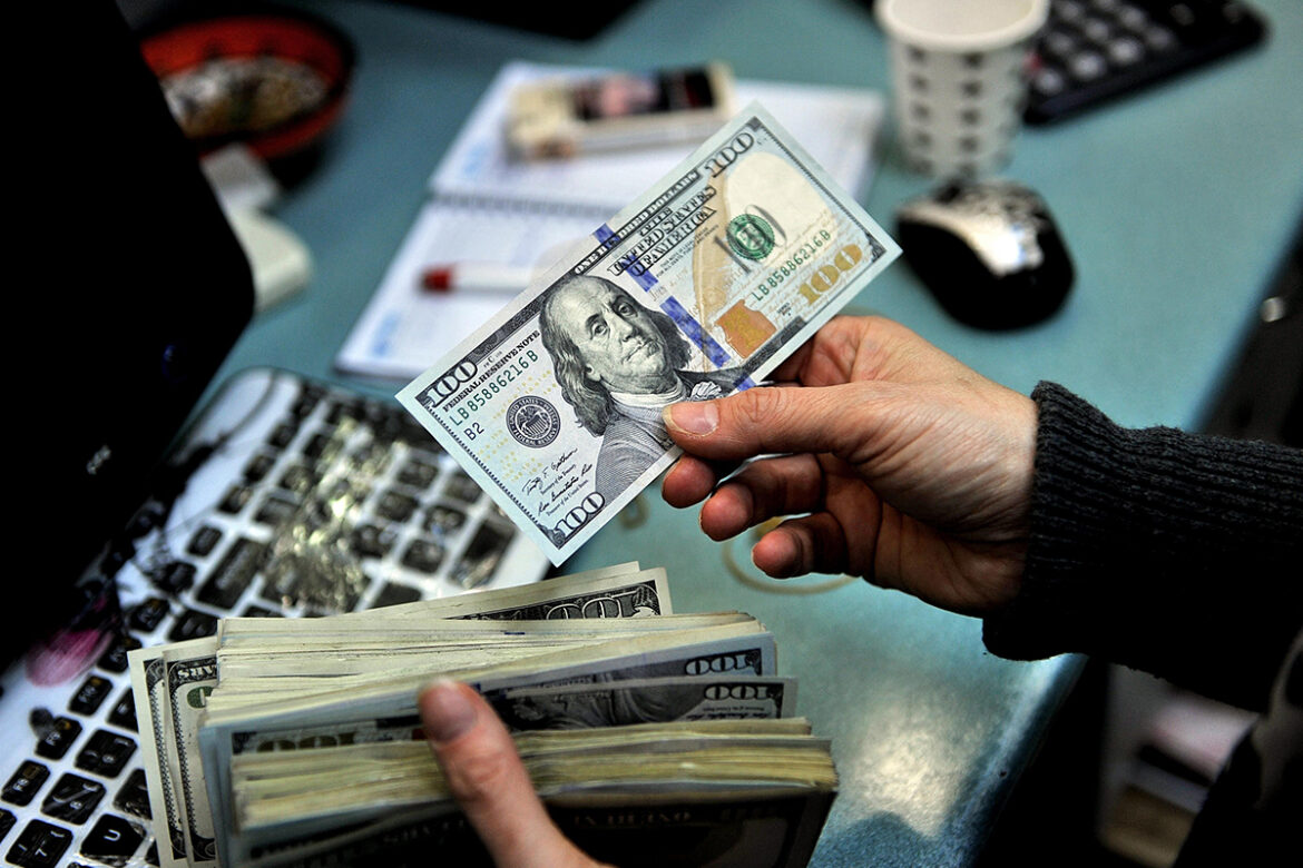 banco-central-vende-us$-1-bilhao-em-leiloes-de-linha.-entenda