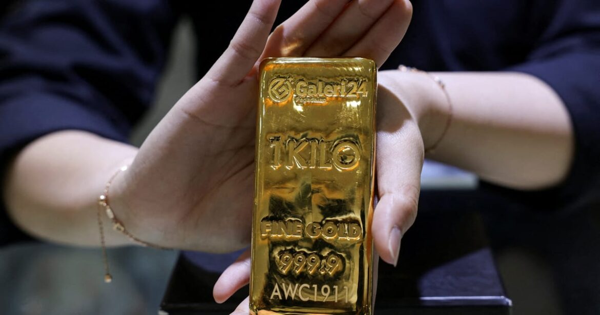 ouro-supera-us$4.100-pela-1a-vez-com-tensao-comercial-e-otimismo-sobre-corte-de-juros