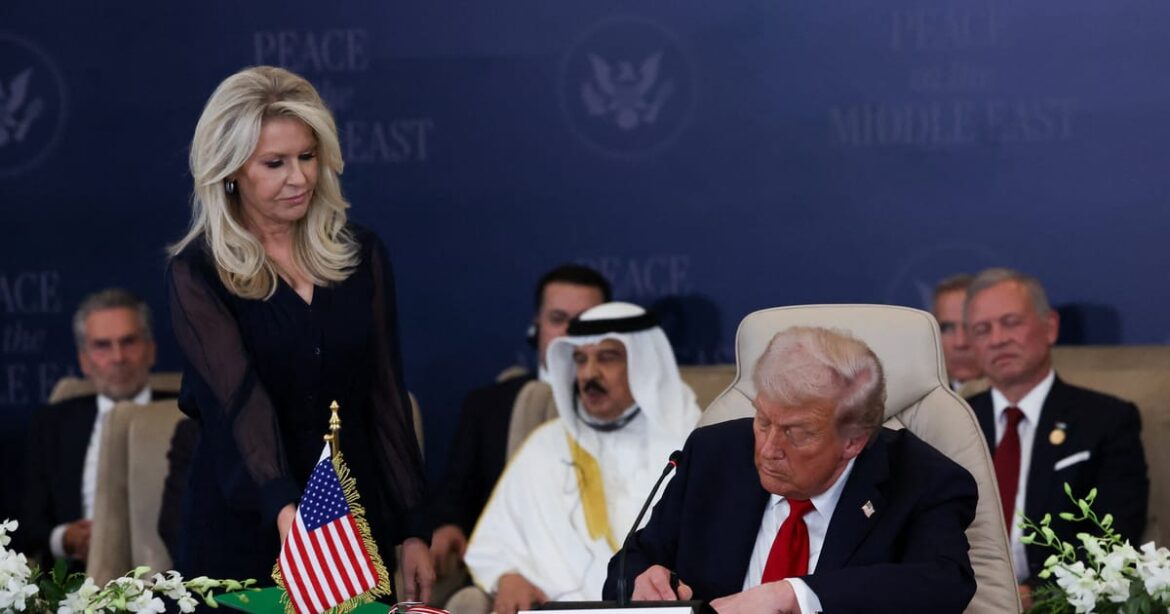 mediadores-egito,-catar-e-turquia-assinam-com-trump-documento-sobre-acordo-de-cessar-fogo-em-gaza