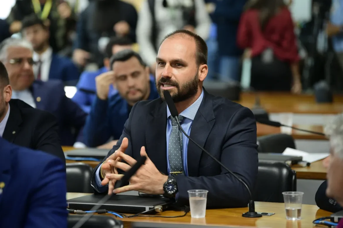 processo-que-pode-cassar-eduardo-bolsonaro-esta-nas-maos-do-centrao;-entenda