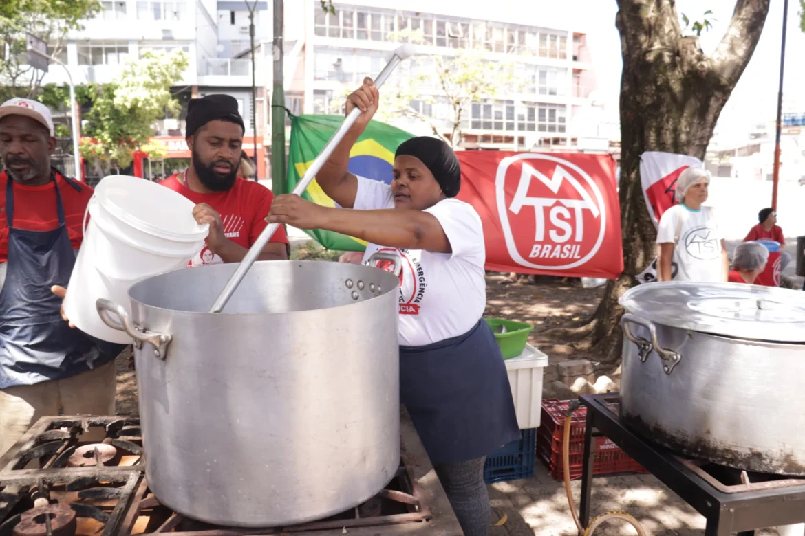 cozinha-solidaria-da-azenha-e-interditada-apos-fiscalizacao-conjunta-em-porto-alegre