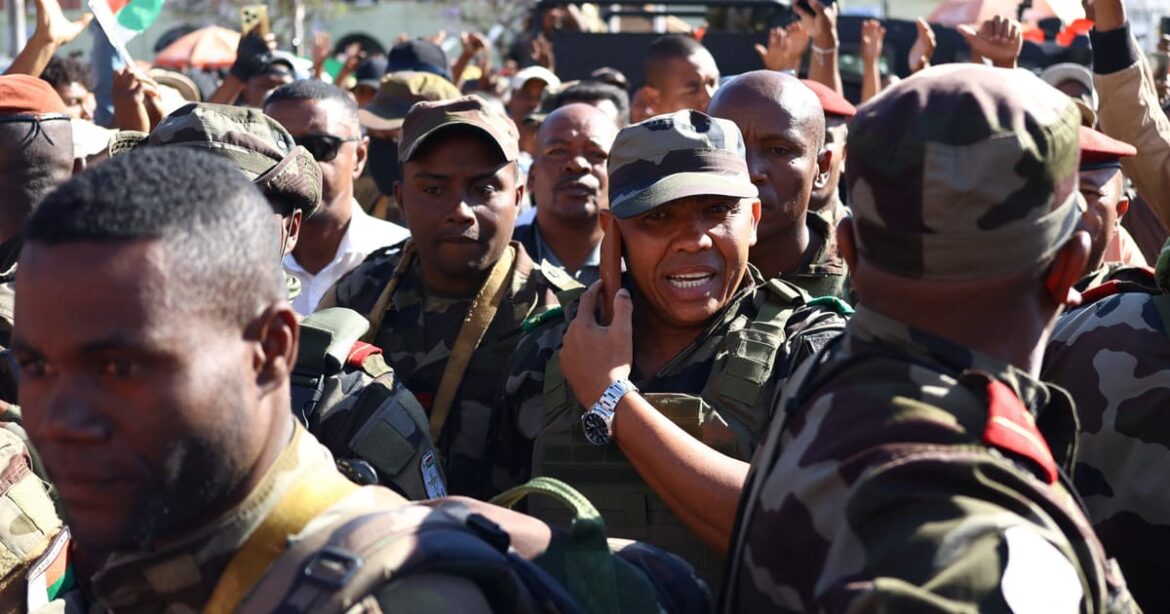 militares-de-madagascar-assumem-o-poder,-diz-coronel