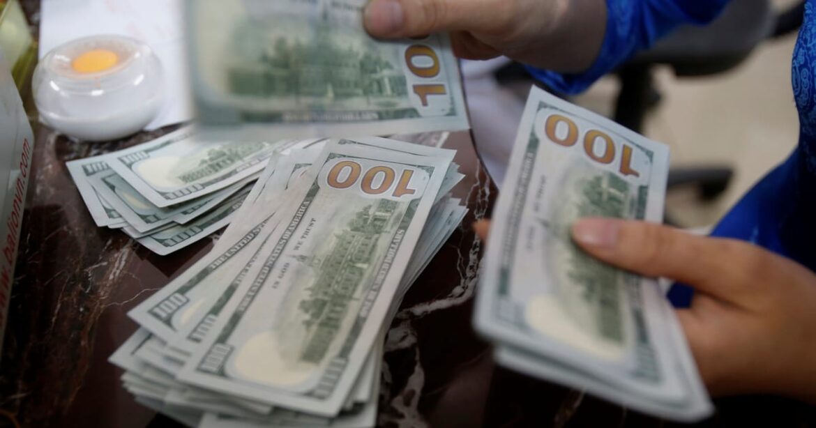 dolar-cai-na-abertura-ante-o-real-acompanhando-o-exterior