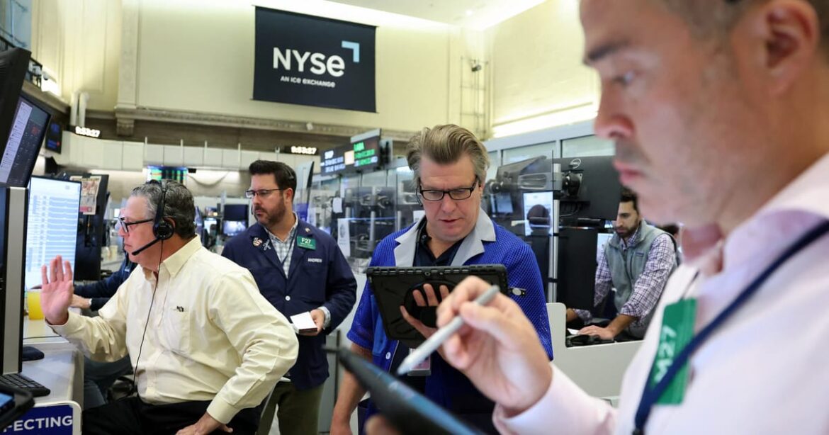 wall-st-abre-em-alta-com-resultados-positivos-de-bancos-e-ganhos-de-acoes-de-chips
