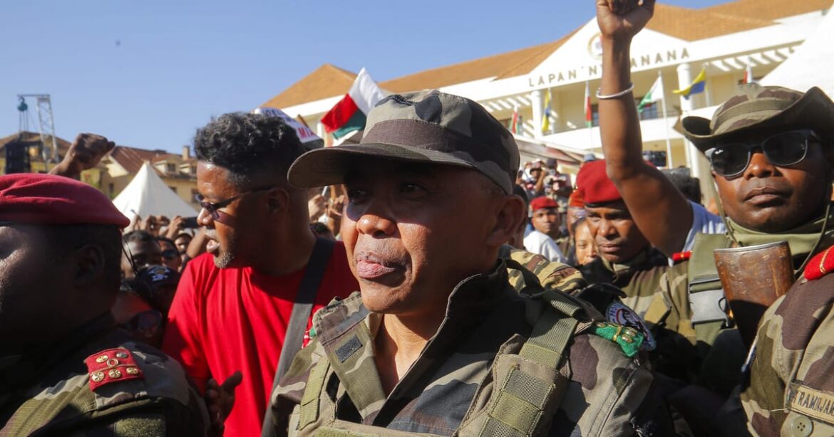 lider-do-golpe-em-madagascar-diz-que-sera-empossado-como-presidente