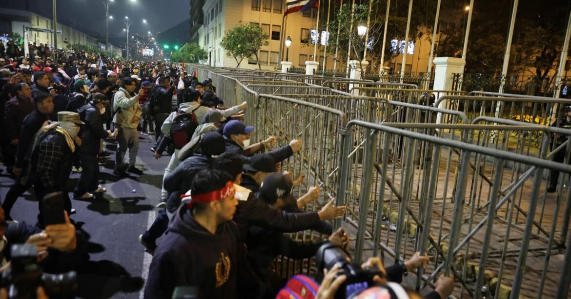 protesto-contra-presidente-interino-do-peru-deixa-um-morto-e-dezenas-de-feridos