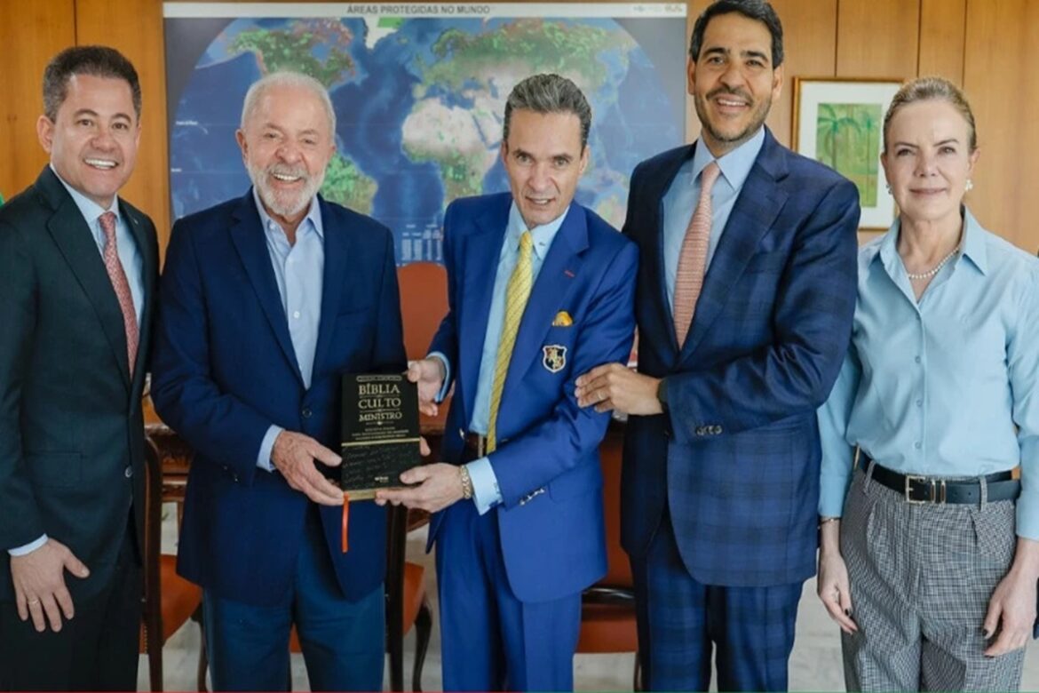 lula-diz-respeitar-igreja-e-brinca-com-messias-em-reuniao-com-pastores