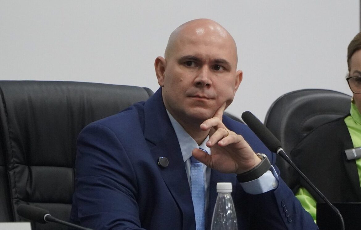 camara-aprova-projeto-de-abilio-que-vai-reduzir-em-20%-remuneracao-de-servidores-da-saude