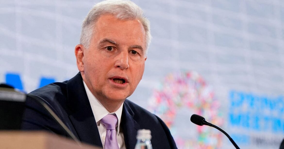 franca-sabe-que-deve-cortar-deficit-e-isso-acalma-mercados,-diz-fmi