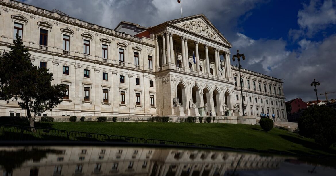 parlamento-de-portugal-aprova-projeto-da-extrema-direita-para-proibir-uso-de-veus