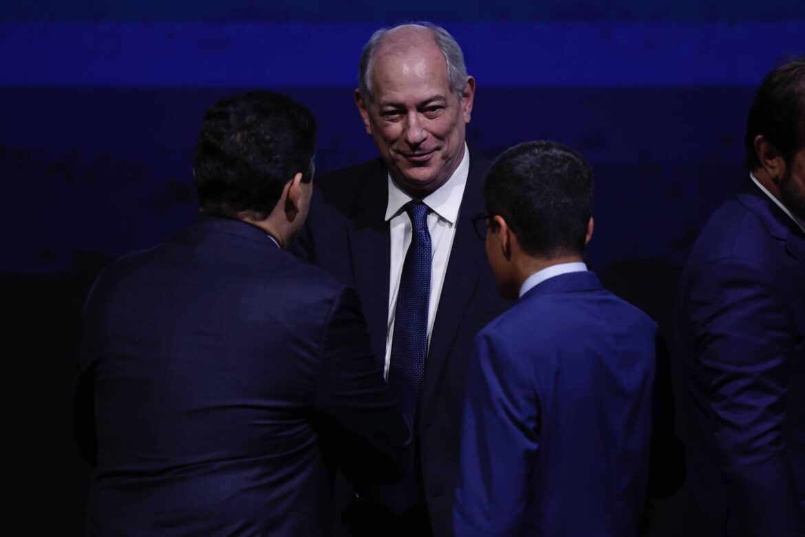 ciro-pede-desfiliacao-do-pdt-em-meio-a-alianca-do-partido-com-pt-no-ce