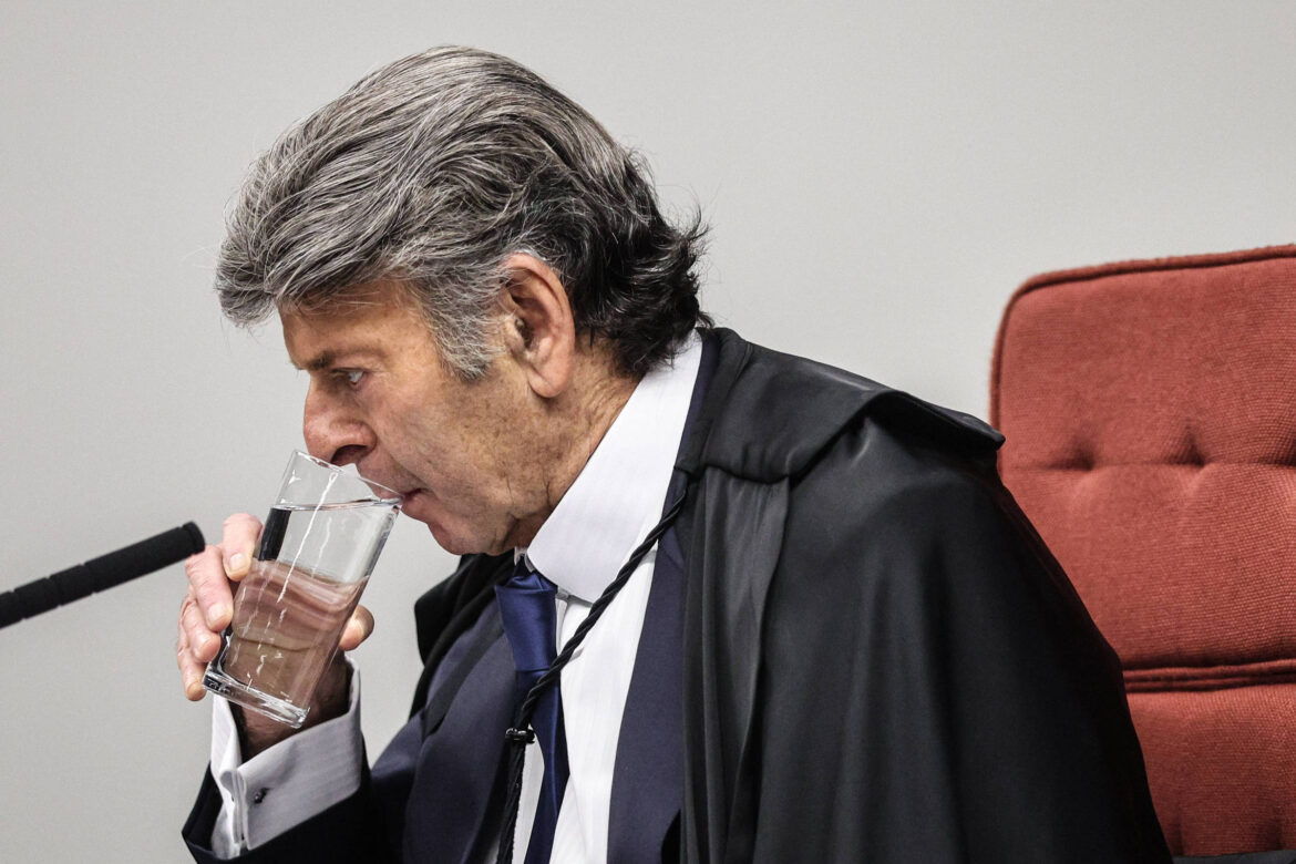 apos-discussao-nos-bastidores,-fux-abandonou-plenario-do-stf-durante-criticas-de-gilmar-a-lava-jato