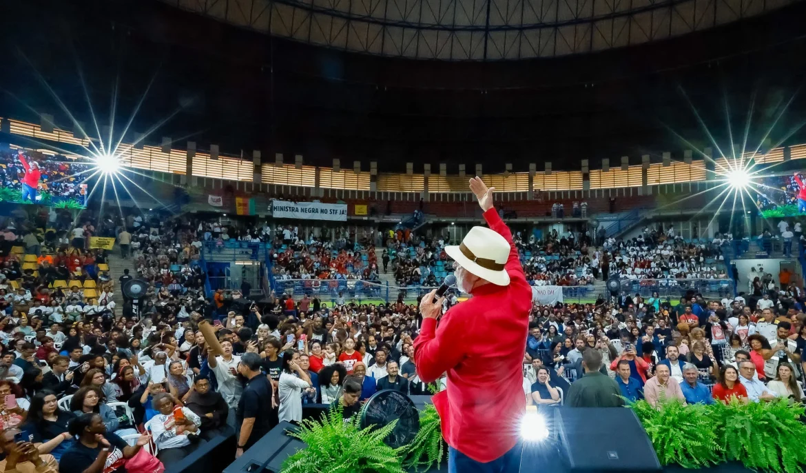 lula-anuncia-investimento-de-r$-100-milhoes-para-cursinhos-populares-em-2026