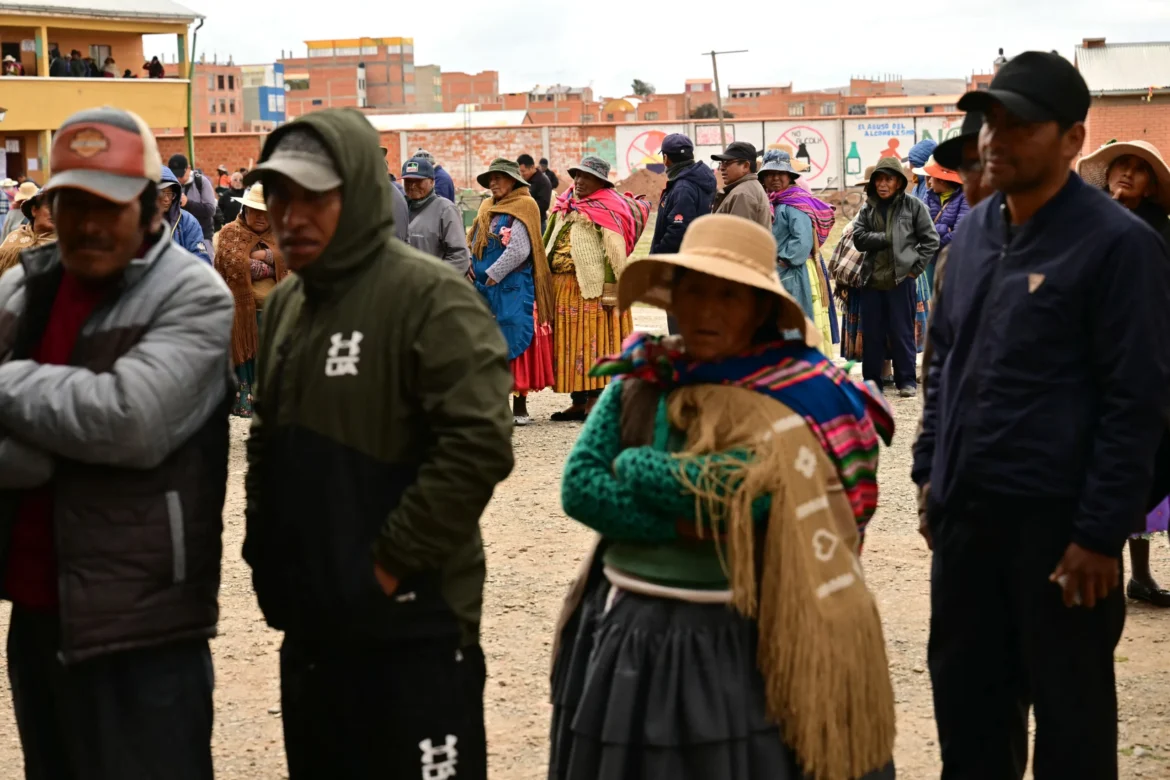 segundo-turno-de-eleicoes-presidenciais-na-bolivia-transcorre-sem-incidentes