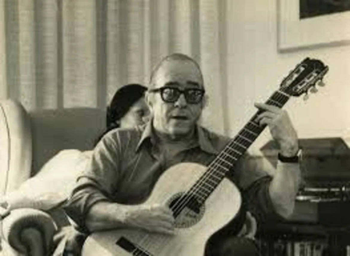 112-anos-de-vinicius-de-moraes:-5-obras-para-voce-conhecer-a-veia-literaria-do-musico-que-fez-aniversario-neste-domingo-(19)