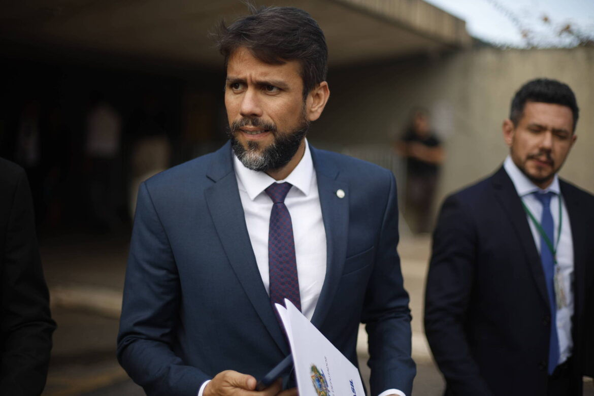entre-o-planalto-e-o-plenario