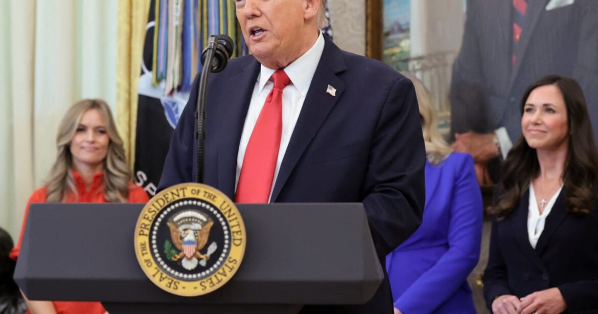 trump-diz-que-espera-acordo-justo-com-a-china-e-promete-entregar-rapidamente-submarinos-a-australia