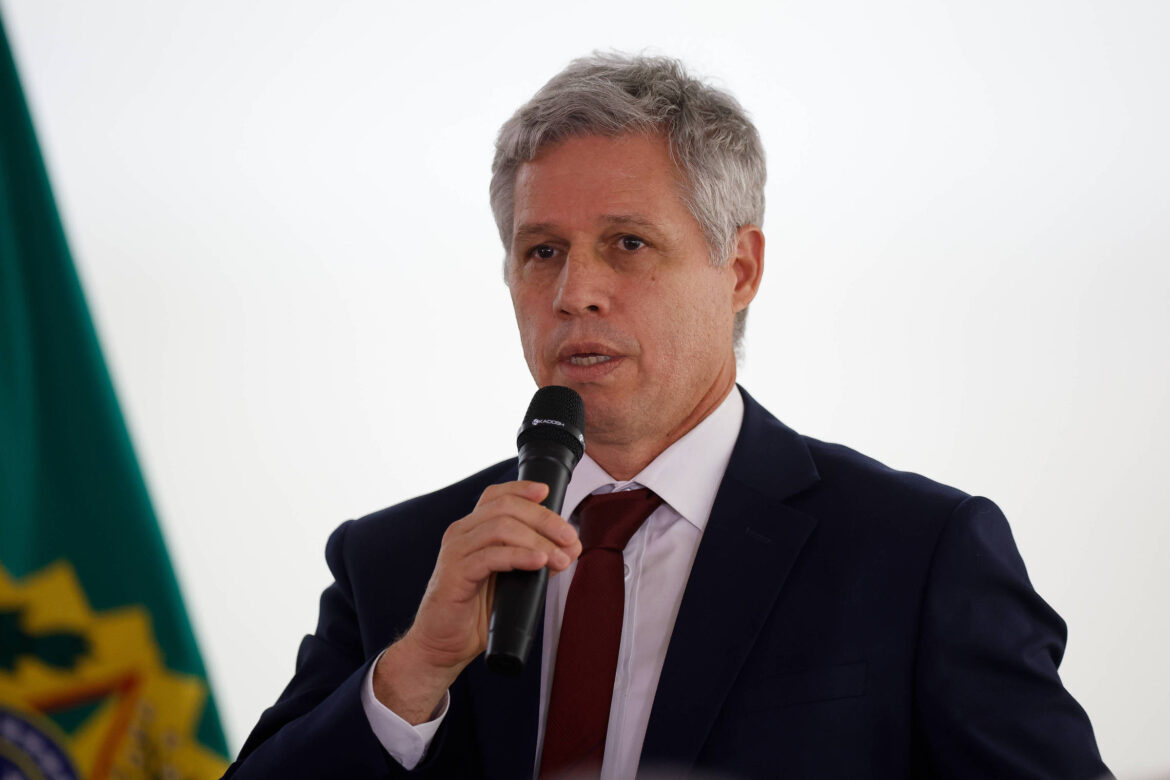 meta-restabelece-contas-de-canabis-medicinal-apos-cobranca-de-ministro