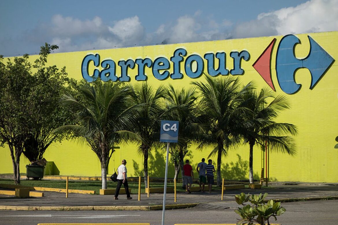 justica-pune-carrefour-por-servir-comida-com-insetos-a-funcionarios